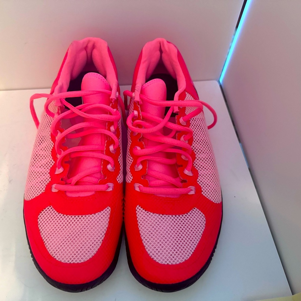 Cute Nike tennis/pickleball court shoe. Size 10, pink and red.
